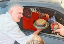 Pastelería de Napoli presenta su Pastel de Victor Osimhen Victor Osimhen