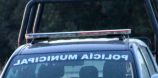 Presuntos delincuentes se salvan de ser linchados en Nealtican delincuentes