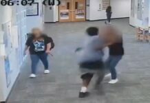 Alumno de EU golpea a maestra que le quitó videojuego Alumno