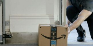 Viral: Repartidor de Amazon entrega pedido a media redada policial Amazon