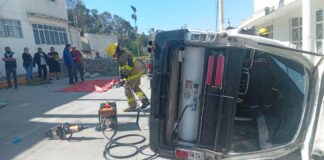 Combi choca y deja 17 lesionados en colonia Moctezuma Combi