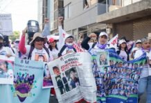 Marchan madres buscadoras en Puebla por 8M