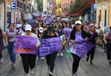 Piden cesar críticas a diputadas que marcharon el 8M en Puebla