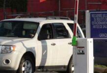 Estacionamiento en centros comerciales gratis en primera hora, proponen Estacionamiento