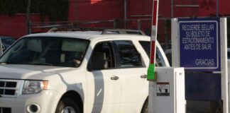 Estacionamiento en centros comerciales gratis en primera hora, proponen Estacionamiento