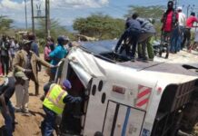 Colisiona autobús universitario en Kenia; reportan al menos 14 muertos