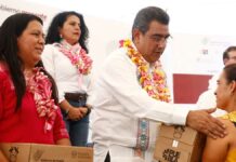 Gobernador entrega apoyos de Bienestar a habitantes de Chiautla Gobernador