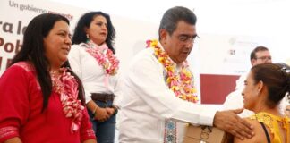 Gobernador entrega apoyos de Bienestar a habitantes de Chiautla Gobernador