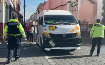 Mujer es atropellada por transporte público en Centro de Puebla Mujer