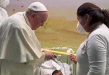 Papa Francisco bautiza a bebé mientras está internado en el hospital Papa Francisco