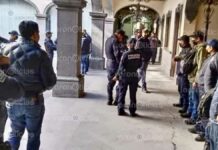 Policías de Acatzingo realizan paro por falta de pago policías