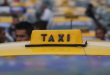 Taxistas golpean a presunto asaltante armado en San Juan Bautista Taxistas