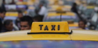 Taxistas golpean a presunto asaltante armado en San Juan Bautista Taxistas