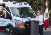 Paola Angon entrega nueva ambulancia a Protección Civil ambulancia