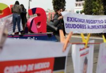 Denuncian a deudores alimentarios con tendedero en Puebla capital Deudores