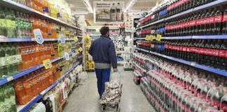 Chilenos aprovechan devaluación argentina para hacer compras Chilenos