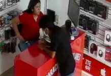 Hombre armado roba celulares de negocio en Tehuacán