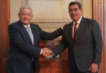 Sergio Salomón celebra primer encuentro con AMLO en Palacio Nacional