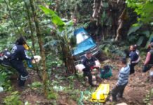 Vuelca camioneta en Tlatlauquitepec; hay un muerto y ocho heridos