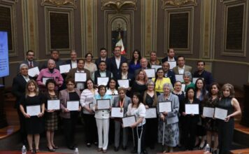 Entregan Congreso reconocimientos a trabajadoras del Poder Legislativo