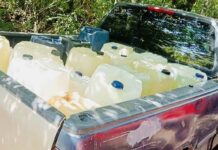 Huachicolero cae con 17 camionetas repletas de bidones en Huauchinango Huachicolero