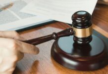 Padre demanda a su hija por floja y gana juicio Padre