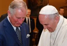 Papa Francisco regala fragmentos de la cruz de Cristo al rey Carlos III Papa Francisco