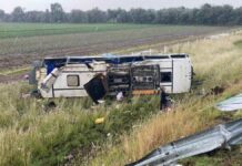 Autobús de turismo vuelca en la Puebla-Tlaxcala; hay 4 muertos Autobús