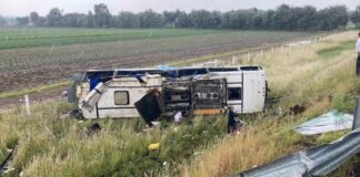 Autobús de turismo vuelca en la Puebla-Tlaxcala; hay 4 muertos Autobús