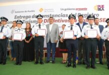 Entrega Sergio Salomón reconocimiento al proyecto Finca “La Concordia” de Zacatlán
