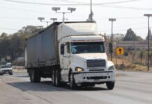 Robo de tráiler en Puebla desata en persecución; hay dos detenidos