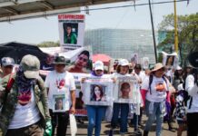 Madres buscadoras protestan frente a FGE