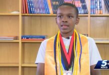 Niño prodigio consigue su título universitario a los 13 años en EU