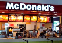 Joven cuenta como su mamá lo dejó “empeñado” en un McDonald’s McDonald's