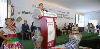 Sergio Salomón entrega constancias del Registro Nacional de Turismo Sergio Salomón