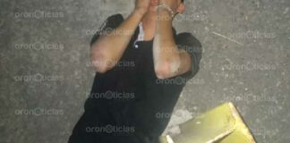 Taxistas golpean a ladrón de unidad en Agua Santa Taxistas