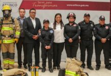 Entrega Ariadna Ayala uniformes y herramientas a bomberos de Atlixco