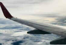 Corea del Sur: Pasajero abre puerta de avión en pleno vuelo avión