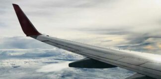 Corea del Sur: Pasajero abre puerta de avión en pleno vuelo avión