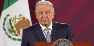 AMLO celebra a maestros con 8.2 por ciento de aumento salarial Maestros