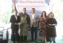 Gobernador preside 7ma edición de la comida en honor al mole poblano mole poblano