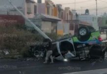 Policía municipal vuelca patrulla en Vicente Suárez; hay dos heridos patrulla