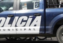 Roban dinero y teléfonos de tienda en Acatlán tienda