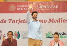 Rodrigo Abdala entrega tarjetas Bienestar en región Serdán Bienestar