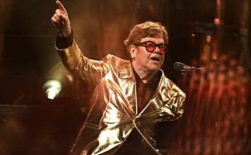 Elton John cierra festival de Glastonbury; se despide de los escenarios británicos
