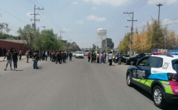 Manifestantes cierran vialidades en dos puntos de Puebla Manifestantes