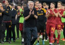 Mourinho es sancionado por confrontar a árbitro en la final de la Europa League Mourinho