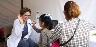 Salud atiende a menores con jornada en Cuautempan Salud
