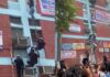 India: Estudiantes escapan de incendio con cuerdas