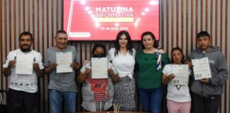 Entregan actas de nacimiento a afectados por incendio en Texmelucan actas